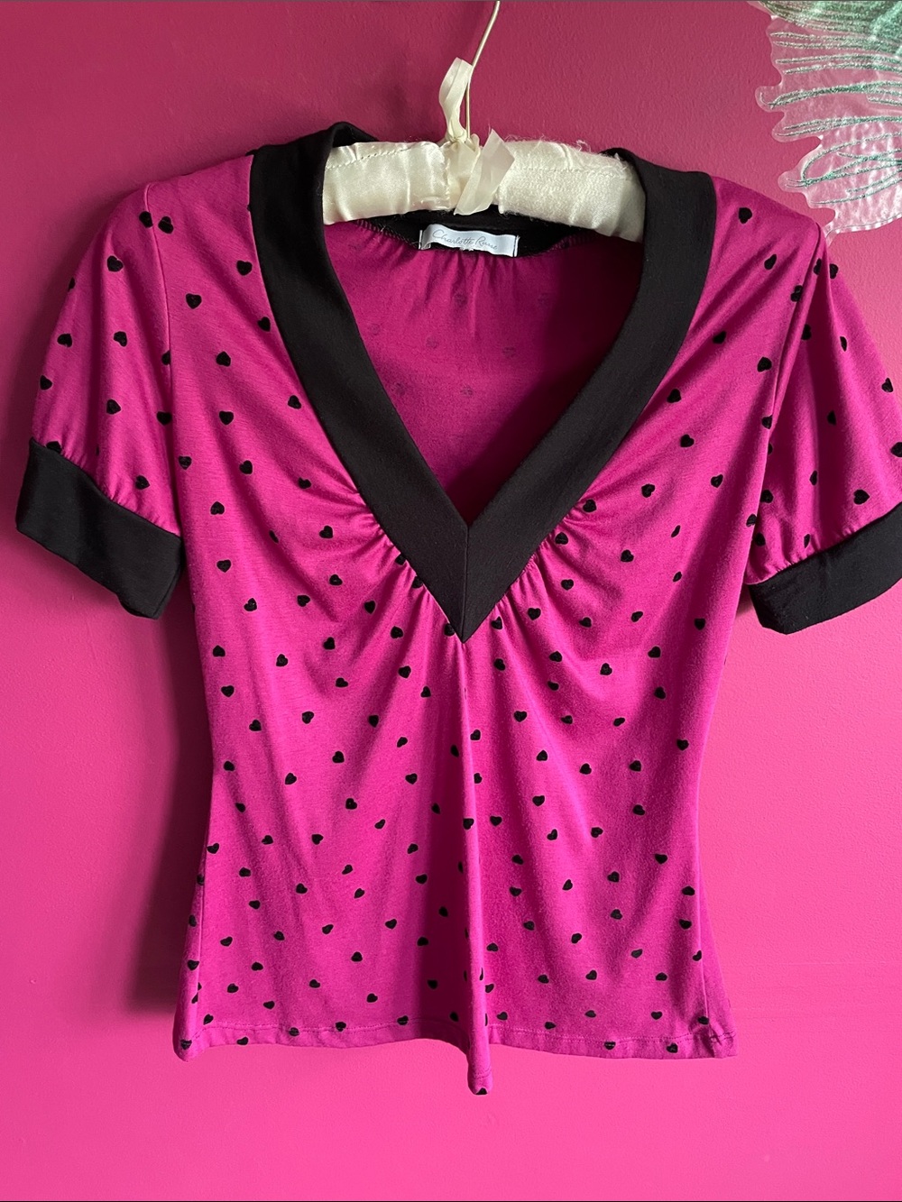 Charlotte Russe Fuchsia Short Sleeve V-Neck Heart Print Top